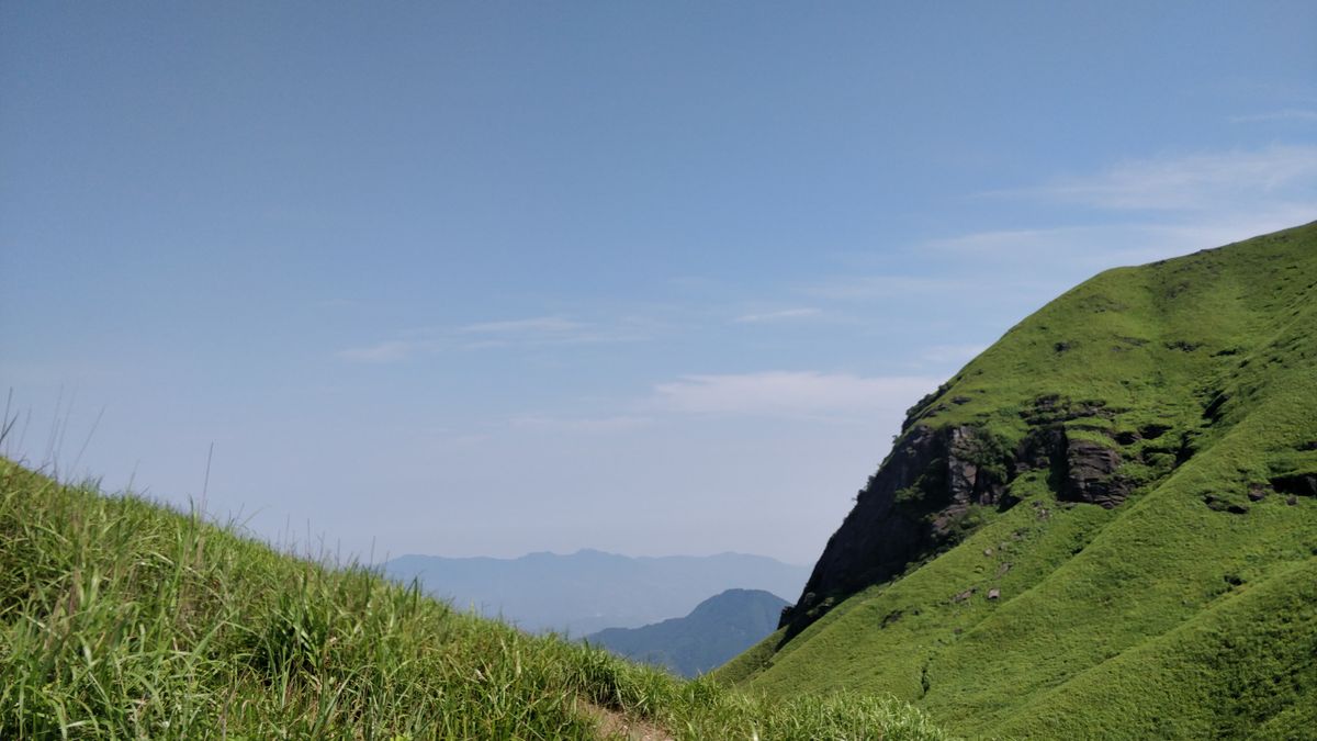 Rolling open alpine grassland on the high ridges of Wugongshan, the mountain's signature treeless meadow scenery